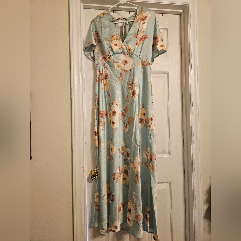 NWT a new day Floral Dress in Light Blue and Cream. Size:L.